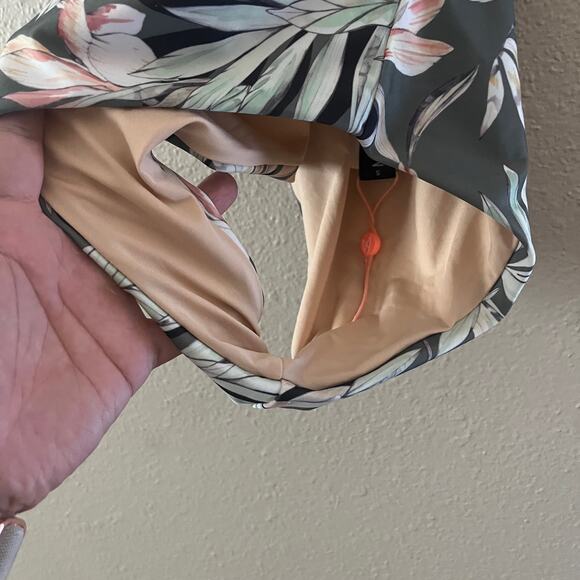 Minkpink Tropical one Piece - Picture 13 of 16